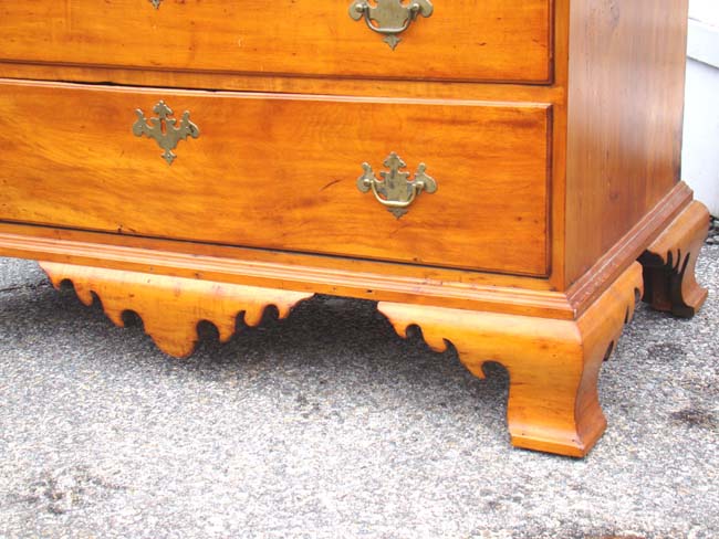 A Beautiful Antique Chippendale Maple Slant-lid Desk circa 1770-1790 — image 5